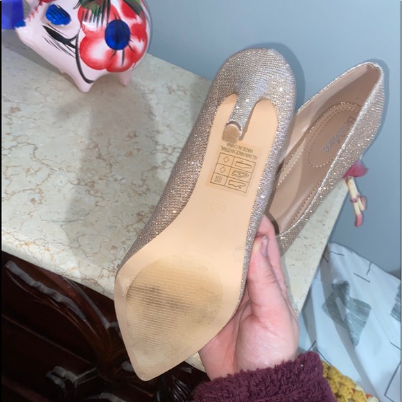 Heels - Picture 2 of 2